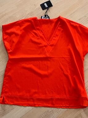 Women’s Orange DKNY Blouse No Sleeve Shirt Medium Open Brand New with Tags